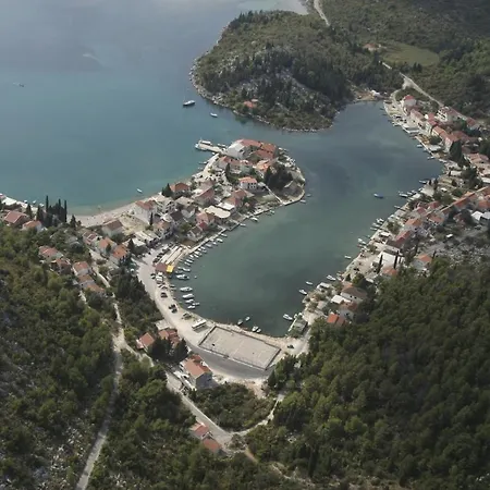 Sasa In Komarna Klek
